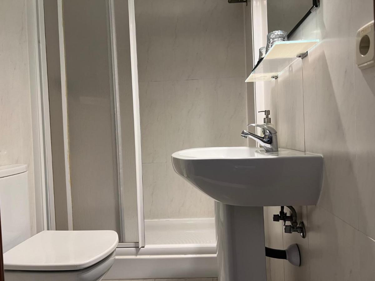 Thc Bergantin Hostel Madrid Eksteriør bilde