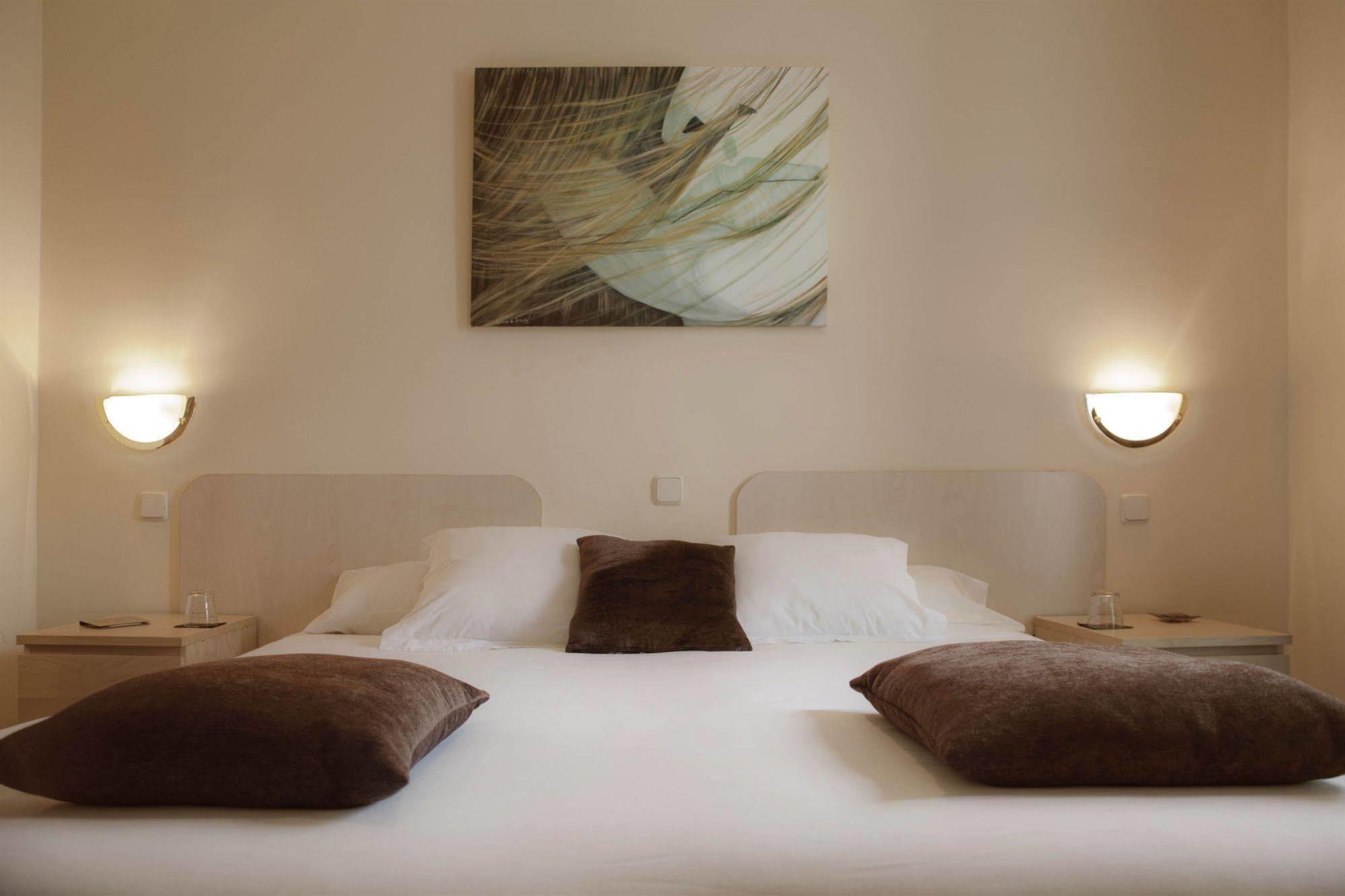Thc Bergantin Hostel Madrid Eksteriør bilde